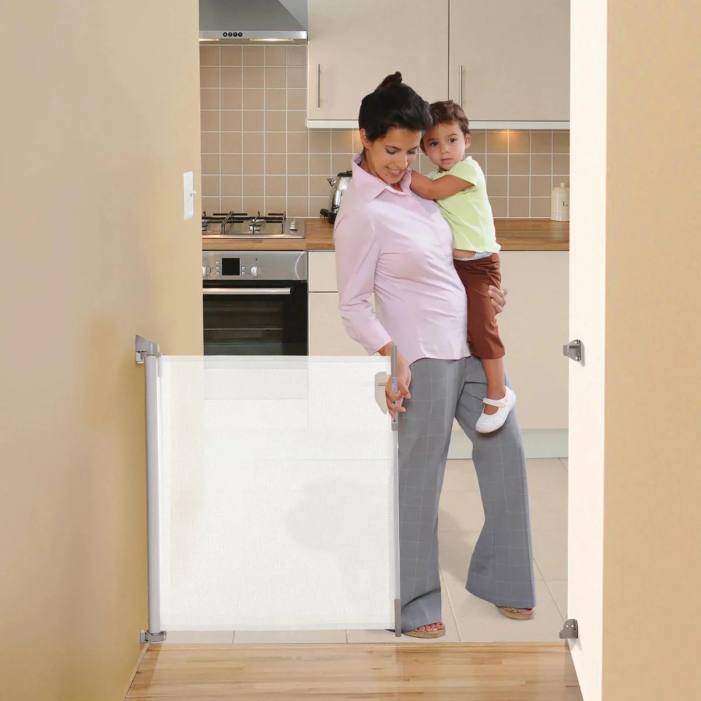Dreambaby Retractable Gate 2