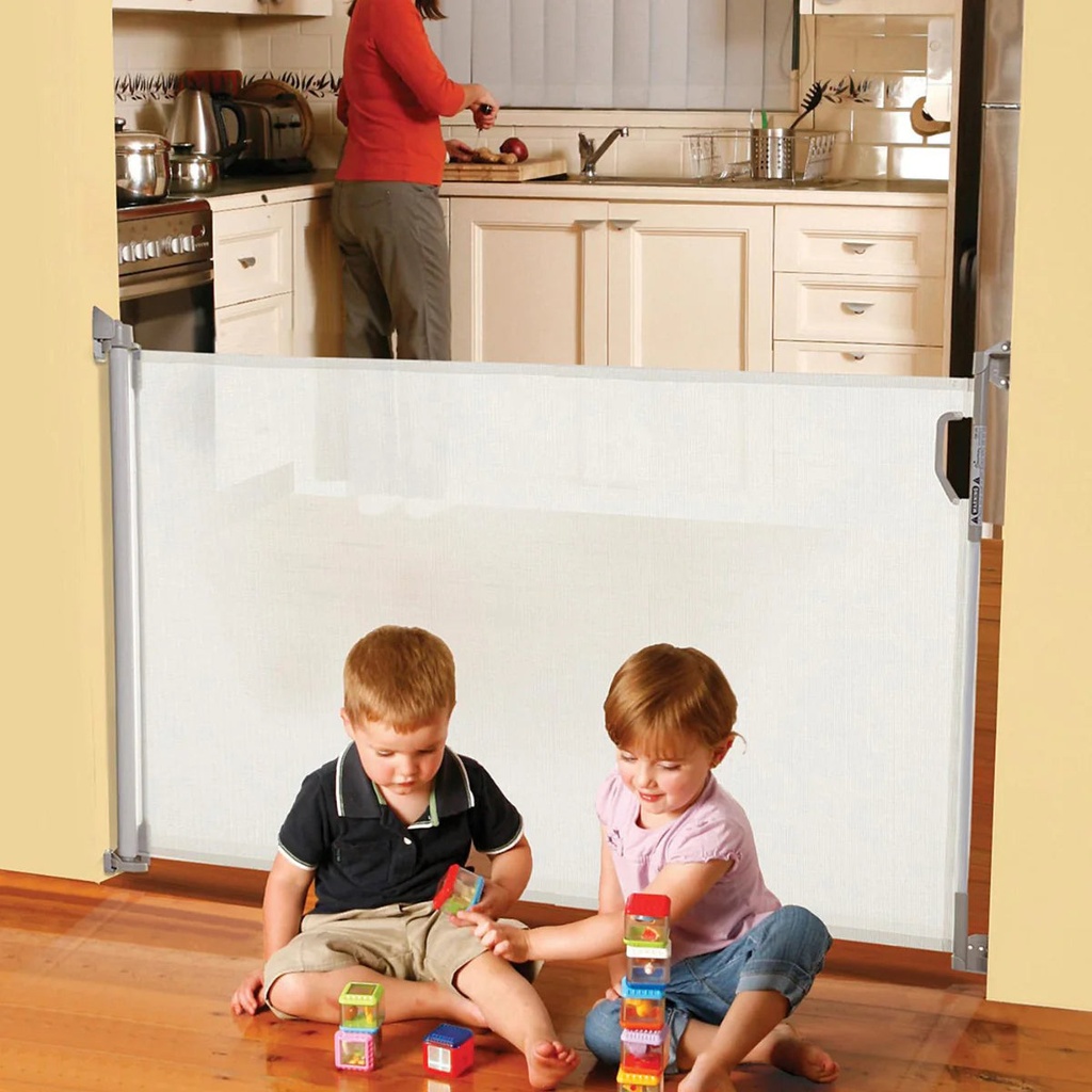 Dreambaby Retractable Gate 4