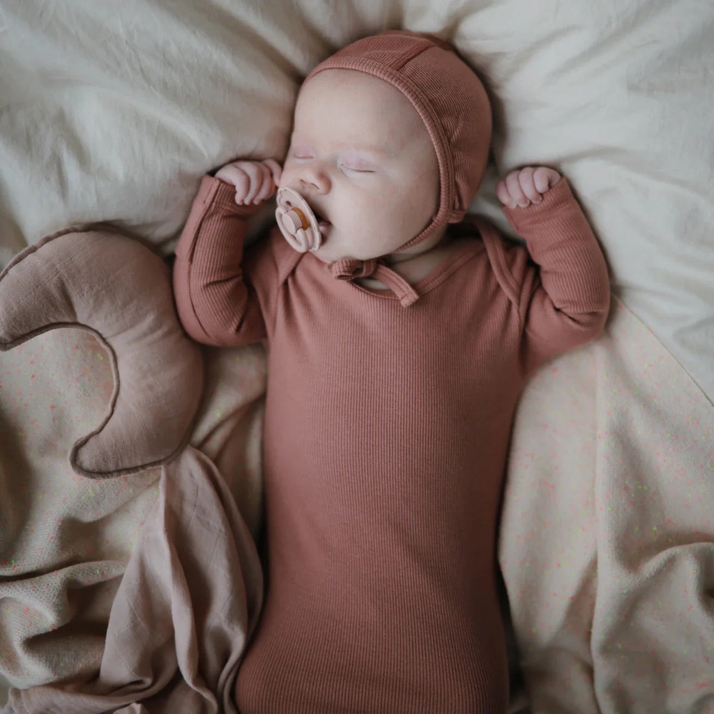 Mushie Ribbed Knotted Baby Gown 2